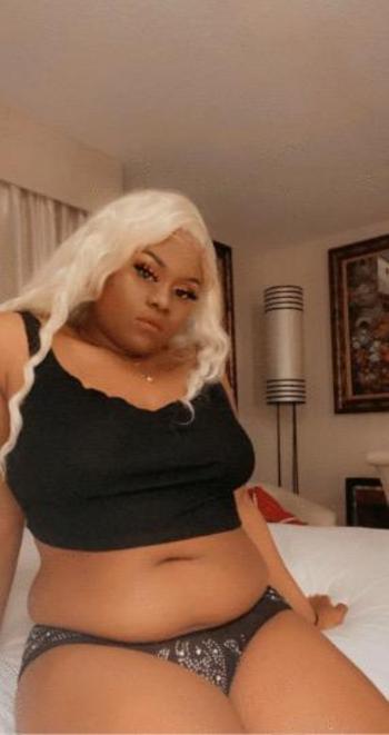 Mia, 22  female escort, Sacramento