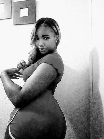 Amina, 22  female escort, Sacramento